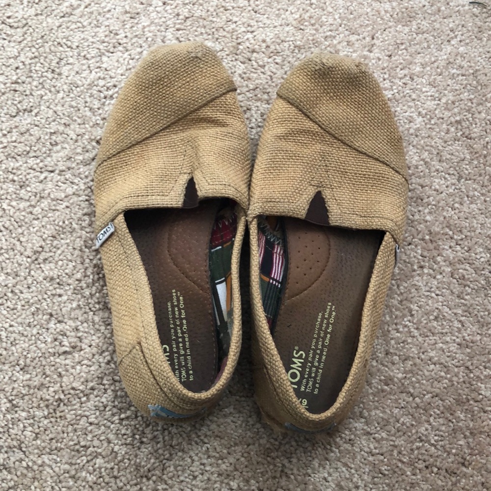 Women’s Toms shoes